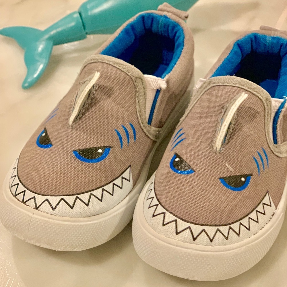 Shark Slip Ons Size 7